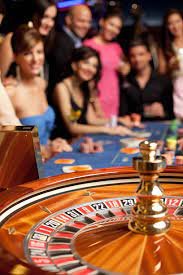 Tampilan meja Auto Roulette di platform rajawali888 dengan roda roulette digital dan tata letak taruhan